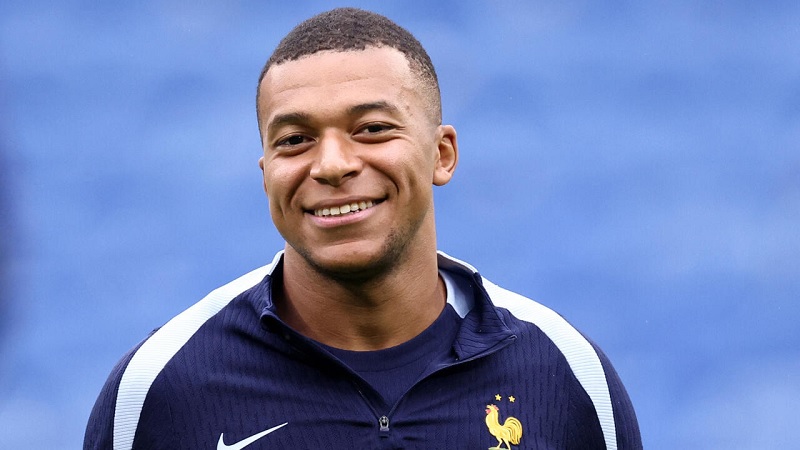 Mbappe nhận được nhiều sự chú ý khi trở lại ĐT Pháp